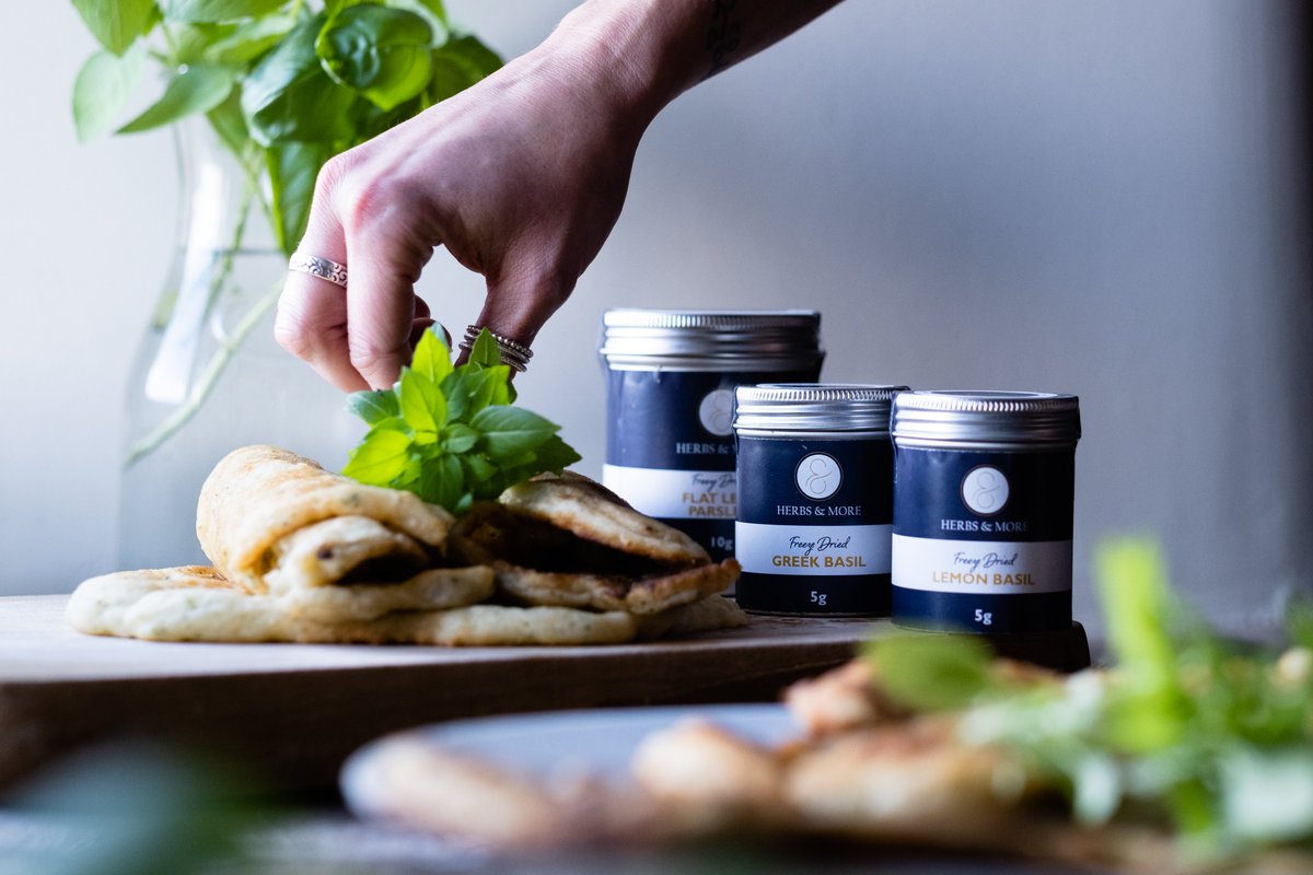 The_Lucullan's tweet photo. Saturday Night Curry anyone? These delicious yogurt flatbreads are the perfect #healthy alternative to Naan breads. Recipe ➡️https://t.co/BoXVAUI0sV They taste amazing & are so simple to make. #SaturdayNightCurry #homemade #CurryAtHome #herbs #delicious #lovetocook #herbflavour https://t.co/iMO3TacuQ0