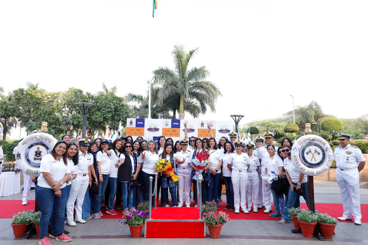 SpokespersonMoD's tweet image. #CNS Adm R Hari Kumar &amp;amp; President Navy Wellness and Welfare Association Mrs Kala Hari Kumar, today flagged-in All-Women Car Rally, comprising women officers of #IndianNavy &amp;amp; members of the #NWWA.
Read more here: pib.gov.in/PressReleasePa… 
@rajnathsingh
@giridhararamane
@indiannavy