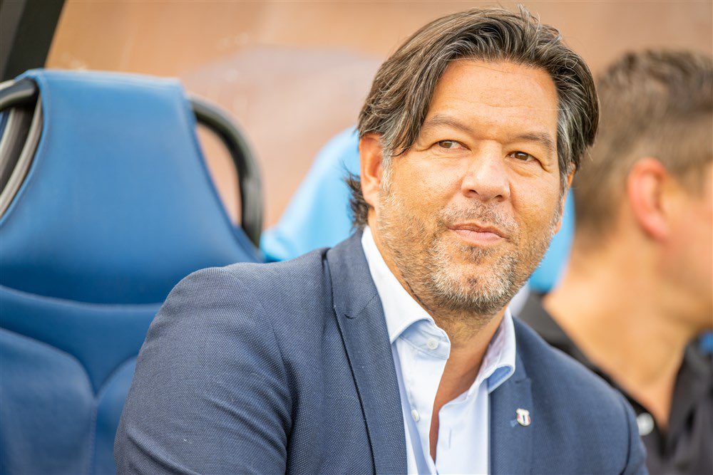 excelsiorm's tweet photo. Hoofdtrainer Dogan Corneille ontbreekt vanmiddag wegens ziekte op de bank bij de Tricolores.

Beterschap Dogan! 👍

#tecEXC https://t.co/VPrLna9Xbx