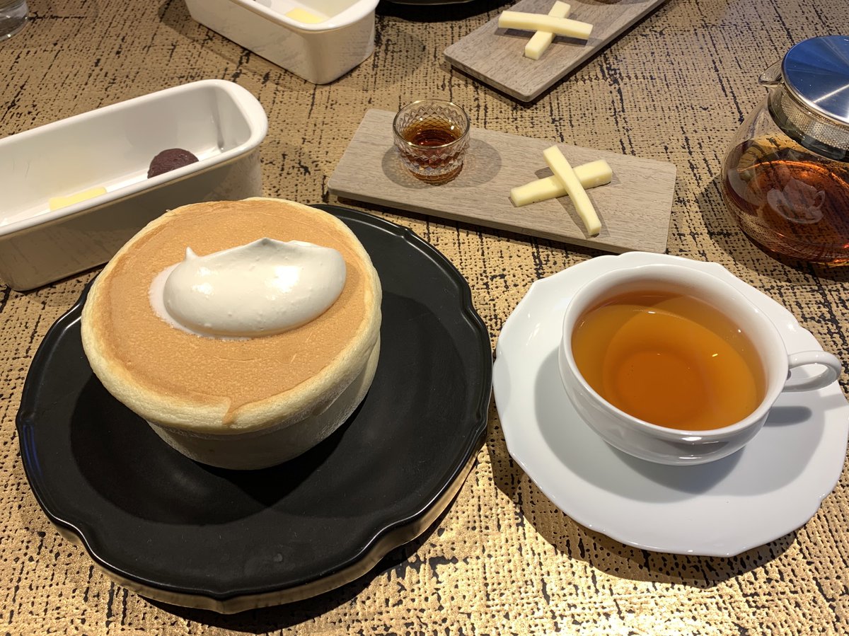 _iamshelly_'s tweet photo. 久しぶりに東京へ行ってきました！
念願の椿サロン🥞 https://t.co/FZlvaMMnpY
