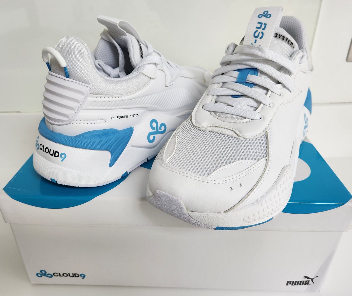 C9Perkz's tweet photo. 📢 GIVEAWAY📢 
👟RS-X Cloud9 Puma trainers👟
💙 Like, Follow @C9Perkz &amp; Retweet to enter 💙
 🗓 Draw at 5pm on Sat 11th March 🗓
🌍 Will post worldwide 🌎
(Size info in pic) https://t.co/BjyXb0ItrD