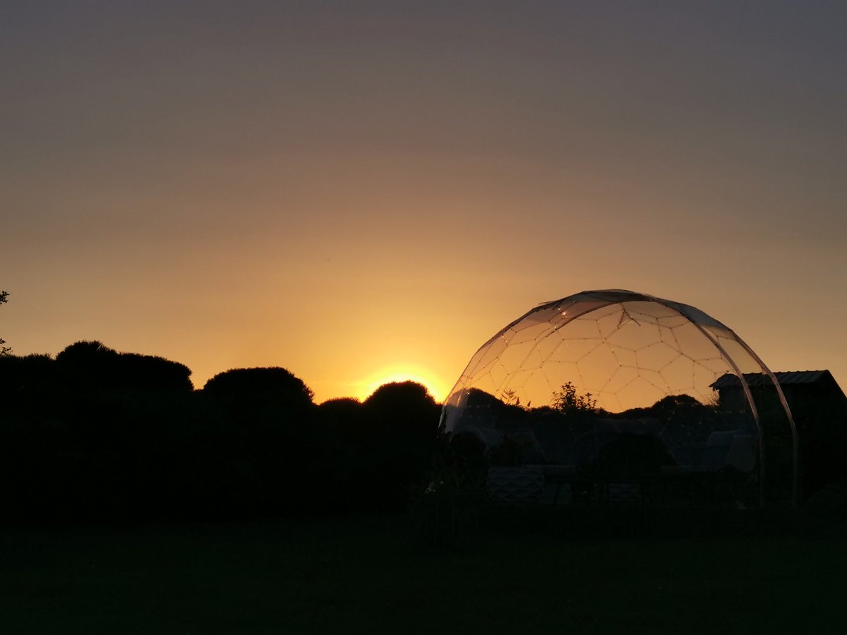 GeoDomeXUK's tweet photo. 🌅🌄From sunrise to sunset, GeoDomeX can be your space for pure relaxation. A space to escape from the stresses of the day. 

Which time of day is your favourite? Let us know in the comment below! 👇 https://t.co/BZlOMhSwnI