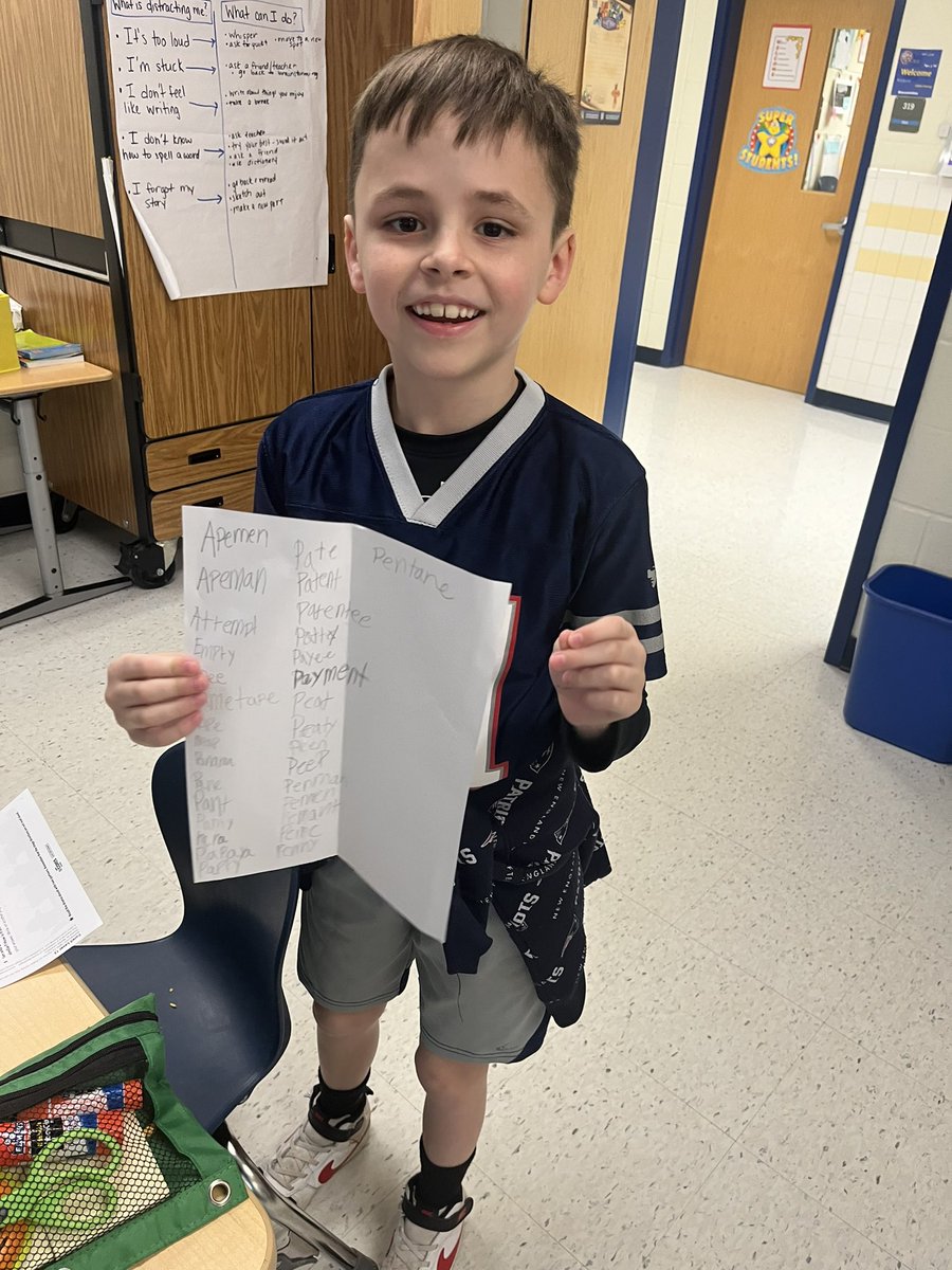 MsLenowicz3rd's tweet image. A few highlights from the week- starting our soil unit, creating and solving elapsed time problems, and our favorite way to start each day with the @nytimes spelling bee!