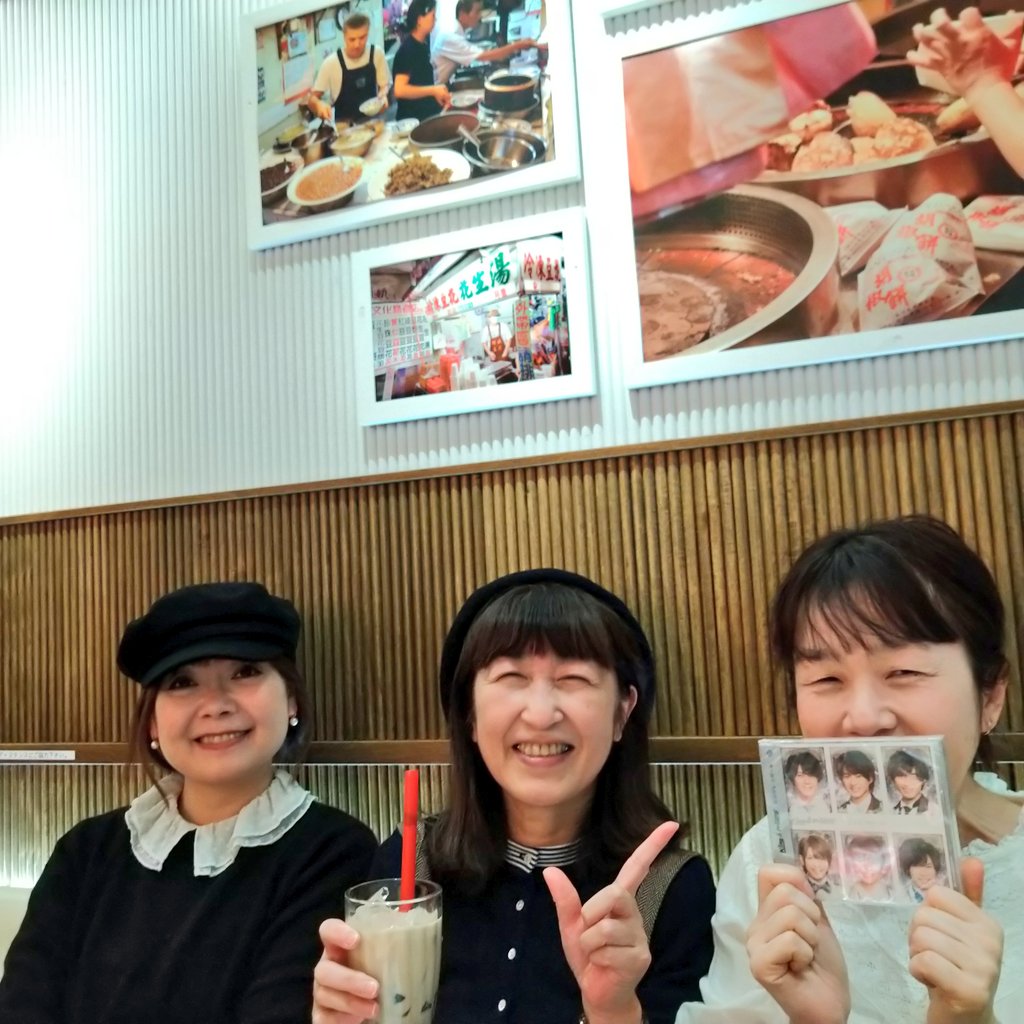 Mayumi3bi's tweet photo. 2/23 diary1 私が今やってる3バンドのうちの1つ、the paselines、5人で集合!新宿の台湾カフェにて作戦会議!
また、忙しくなりそう!😆
#thepaselines https://t.co/rJqcPoVv7j