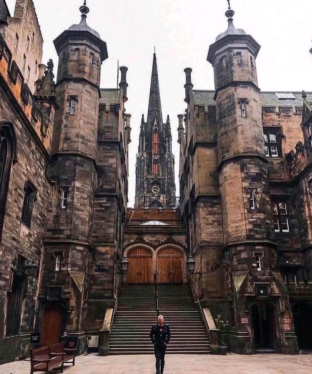 wannartcom's tweet photo. İskoçya'nın başkenti, Edinburgh'un tarihini yansıtan neo-gotik yapılar. https://t.co/b0r15UKc3y