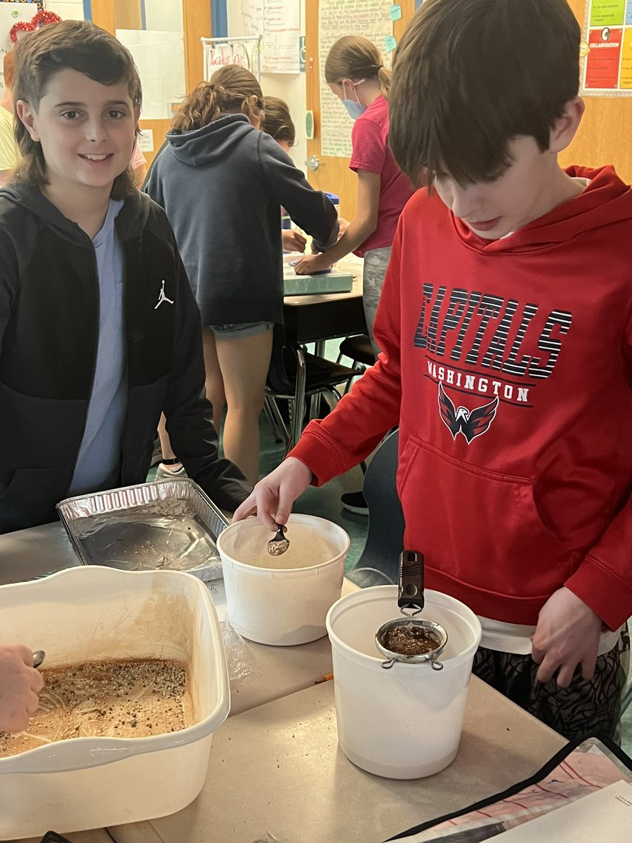 5thDes's tweet photo. Teams making procedures for separating a mixture, choosing supplies, and working together = real world experiences in science 🔎 https://t.co/ugPKgEvRwp