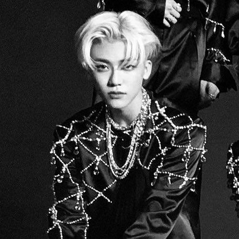 klahan                             filmshot
mommy                          her son 
infj                                     entj 
games  lover                  lego lover
light blue                        monochrome 
single                               single