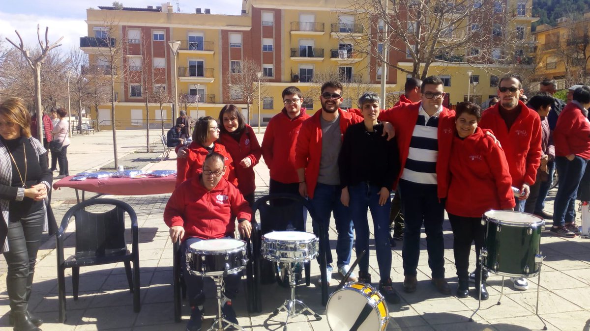 Musica_Vella's tweet photo. El grup del programa de la nostra Escola #EnClauDeDo ha participat aquest matí a la inauguració del nou local d'ASPROMISIVE a Xàtiva @GVAeducacio @dipvalencia @FSMCV @CESociedadesM @ASPROMIVISE https://t.co/Af5AHc35hU