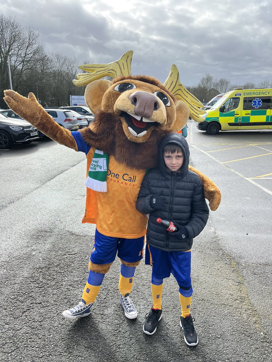 Sammy is doing the rounds today! Don’t forget to ask him for a photo! 📸🟡🔵