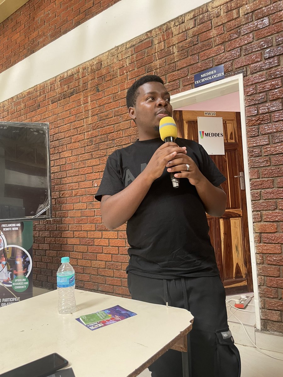 afriblocks's tweet photo. History Made! #WeAreFreelancers #ConnectingProfessionals at #ZimDevFest23 by @ZimDevelopers โ๐ฟ https://t.co/JTireEsJI7