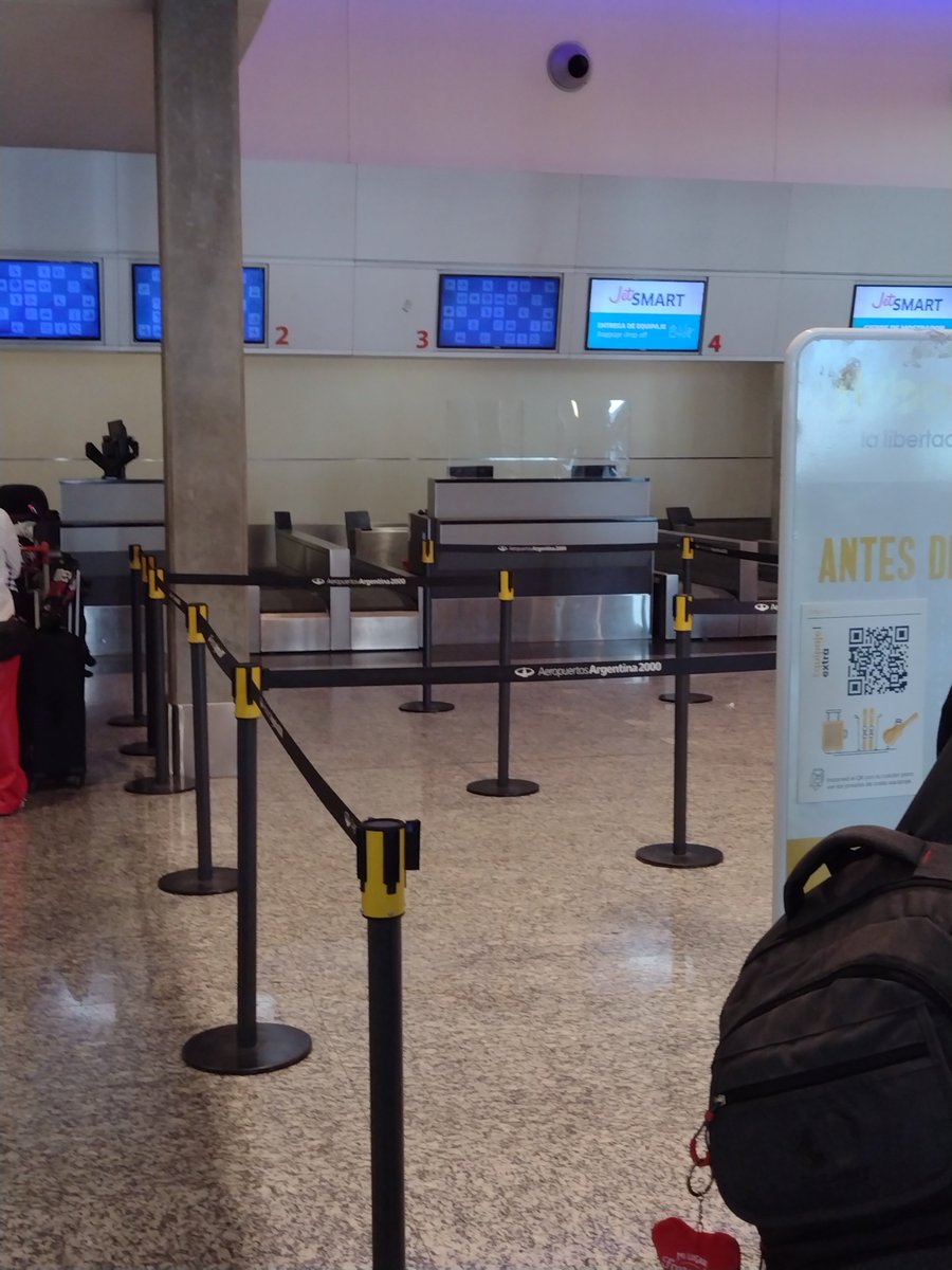 sebagorg's tweet photo. @flybondioficial avisale a los empleados de Mendoza, que ya son las 11. Nos suspenden vuelo de las 9 para sumarlo al de las 14:30. Nos citan a mostrador para checkin a las 11 y acá como unos idiotas esperando .. https://t.co/XRro60u1oj
