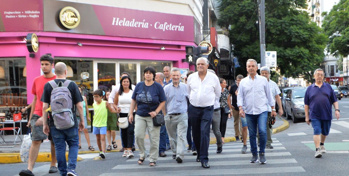 Prensapdpcaba's tweet photo. Acompañamos a Ricardo Lopez Murpy y Fernando Soto en una caminata por Comuna 15 Con P.D.P. y Republicanos Unidos. Gracias Villa Crespo por las muestras de afecto!! https://t.co/sKHH1wo8nD