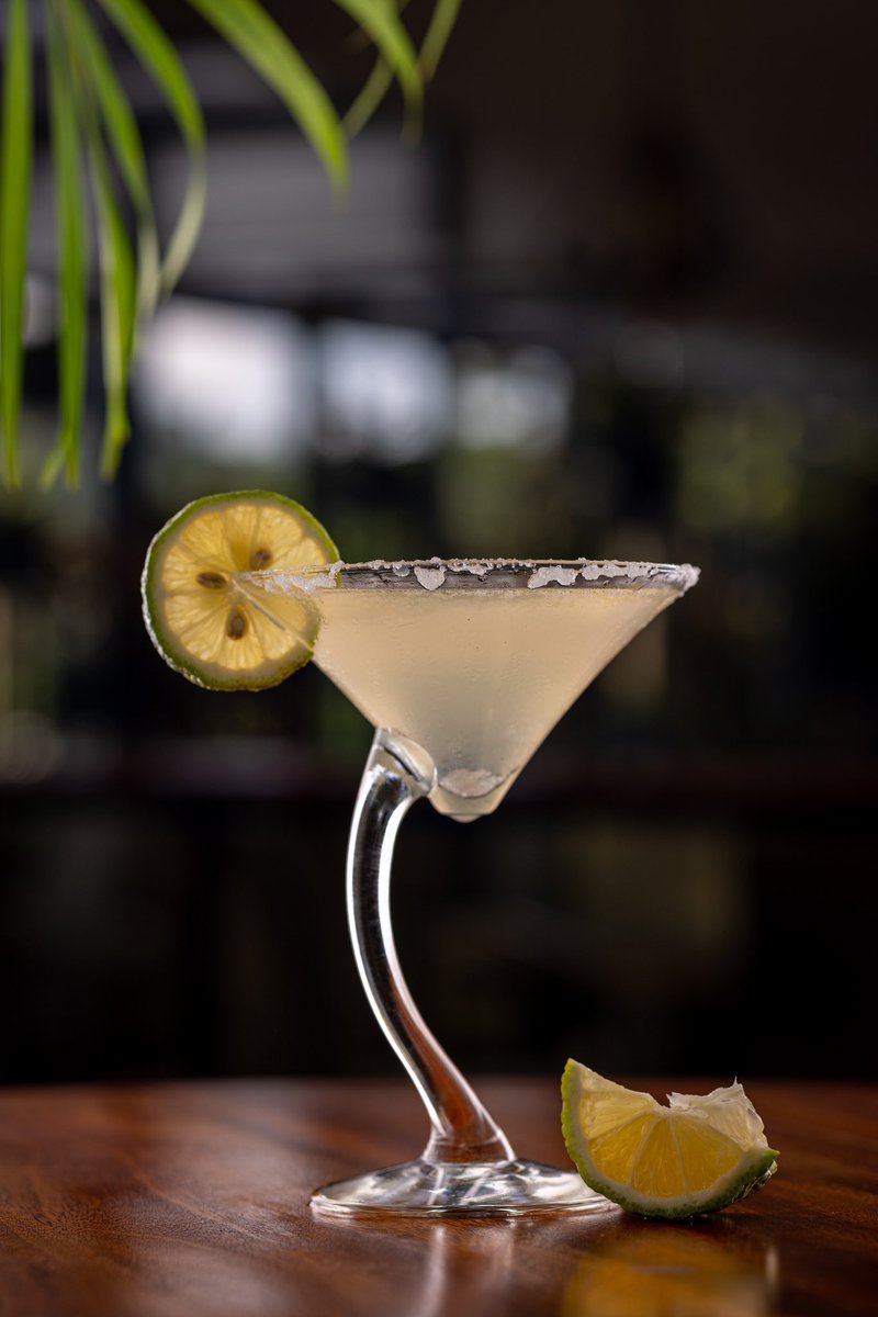 thekrystal_ug's tweet photo. That’s... that’s the theme of our life: no wahala 🙌🏾

#KampalaCocktails 💚🍹 https://t.co/7aa7QHNtMB