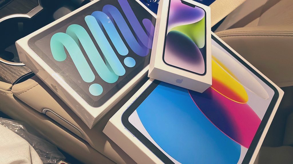 سحب 🎁🇰🇼
👇🏼
برعاية <a href="/TripleA4AUM/">Triple A</a> اكبر معهد ومختص بالتدريس  : مواد جامعية / ثانوية عامة/ وتأسيس لجميع المراحل المدرسية
الجوائز
الاول :iPhone 14 
الثاني :ipad 10
الثالث:iPad mini6
_
الشروط سهلة : #رتويت للتغريدة هذي فقط
و
متابعة <a href="/aum4you/">F.</a> + <a href="/TripleA4AUM/">Triple A</a>