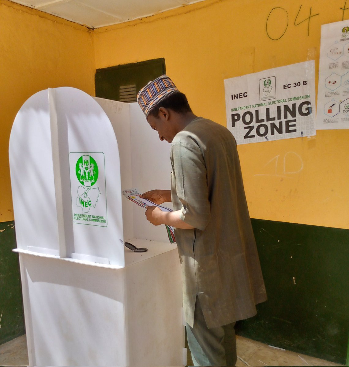 fahrouq__'s tweet photo. Alhamdulilah, I have Successfully cast my vote at Kano, May Allah SWT choose the right leader for our country among the contesting candidates Amin. https://t.co/OKDVzkP1EK