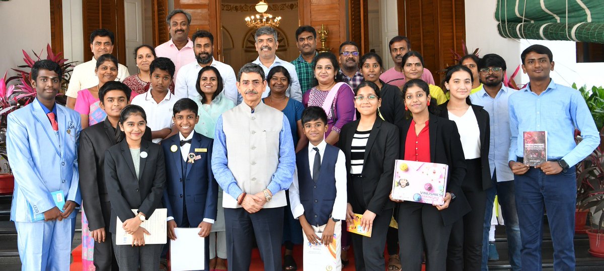 lokbhavan_tn's tweet photo. Governor Ravi had in-depth interaction with 10 young and bright achievers at Raj Bhavan. He appreciated them as future of rising India. #AmritKaal

@PMOIndia @HMOIndia @pibchennai @ANI @PTI_News https://t.co/6PHE7NHD6f