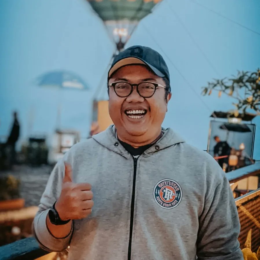 mulaibicara's tweet photo. @shitlicious Semoga malam minggu kita josss!! 🤣🤣🤣 #Birojomblo https://t.co/L0R69cbpsZ