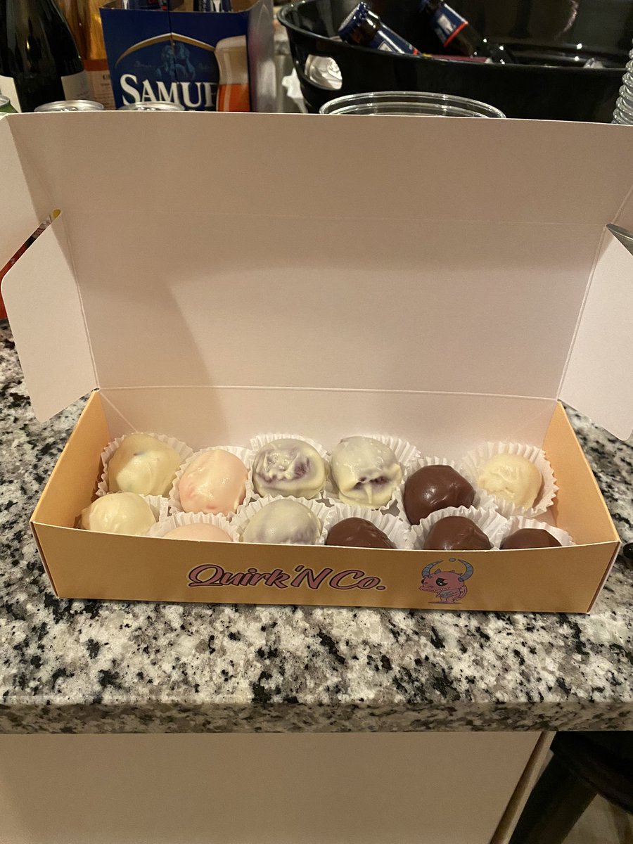 broah_eth's tweet photo. Yโall, we had the time of our lives in Nashville last night!
Tons of fun talking shop, taking #FrenemiesInSpace for a spin, and making IRL friends. These are awesome humans!
Also, s/o to @QuirkDonuts for the delicious bites!
@alienfrens #micromeetup https://t.co/RfZqvFZtVk