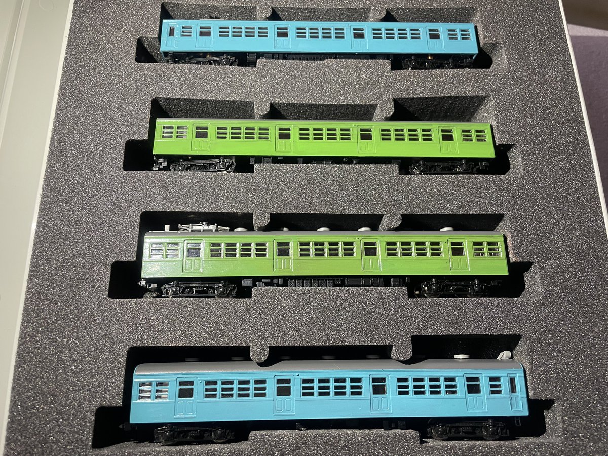koshi_railways's tweet photo. 再塗装前提で競り落としたトミックスの72・73形T車4両。先頭車は富山港線に投入された直後をイメージしたスカイブルー、中間車は広島地区イメージでウグイス色に化かしました。 https://t.co/Q0HRnyGNNR