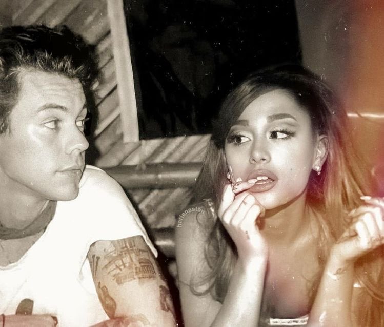 hspeeta's tweet photo. como deitar pra hariana (ariana grande e harry styles) - uma thread atualizada https://t.co/3l0jsqYGdh