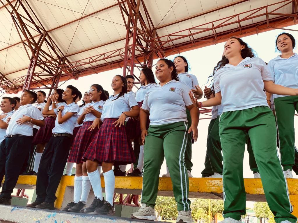 GobMeta's tweet photo. #EnGranada 650 estudiantes de la I.E Brisas de Iriqué se gozaron nuestra jornada recreativa donde promovimos la sana convivencia, las redes de apoyo entre docentes y compañeros, y la importancia de la salud mental.
#SecretaríaSocial https://t.co/OWaHistPAa