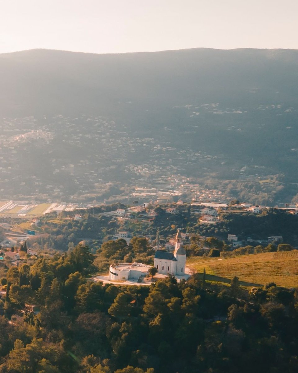 VisitCotedazur's tweet photo. [#MICROAVENTURES] 📢 Avis aux amateurs de #vin ! 🍷

#Nice06 possède un cru d'AOP : Le vin de Bellet ! Découvrez le domaine à vélo 🚲 en passant pas les vignes et le château 👉 https://t.co/YB0ZjHAHqK

📸 Chateau de bellet #CotedAzurFrance #SIA2023 @AlpesMaritimes @Salondelagri https://t.co/TSwQB3tQjw