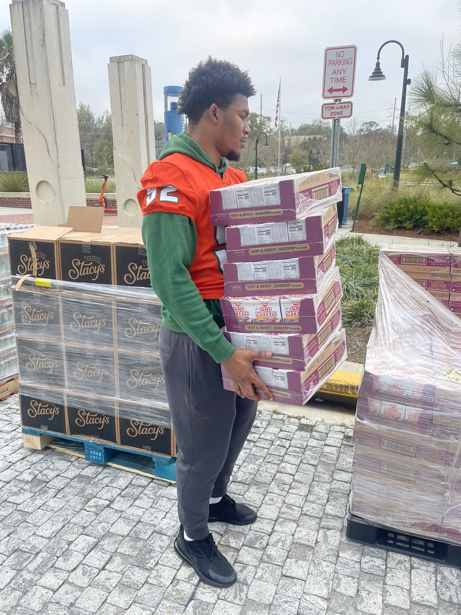 OrlandoHeggsII's tweet photo. Good Morning Rattlers! Our own @FAMU_FB players came out this morning to help setup the Harambee Festival! WR Kareem Burke, LB Michael Watson, &amp; 2022 Florida Classic Sack Leader Anthony Dunn! These young men are building their brand! #FAMU #famufb #BuildYourBrand https://t.co/cWS2y3yk2j