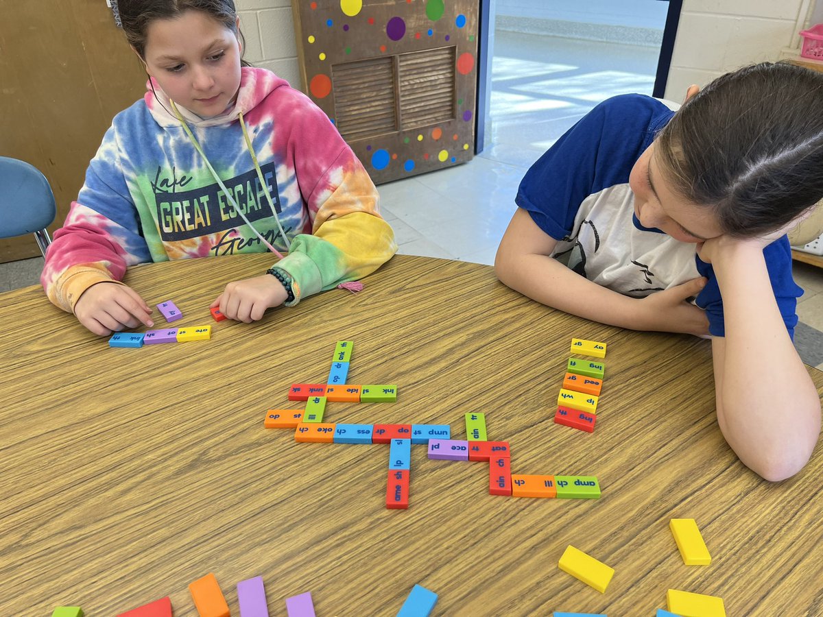 cretiao's tweet photo. Finding fun ways to practice phonetic skills is a perfect way to increase student engagement #phonicsfun @GayheadWCSD @GrizzliesGH @GayheadPTA @WCSDEmpowers https://t.co/njo1jFy51O