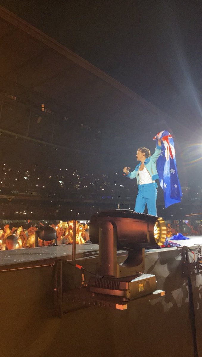 91ZOUlS's tweet photo. THESE SCREENSHOTS FROM MY VIDEO ARE SO BEAUTIFUL https://t.co/Y3ys67OPvv
