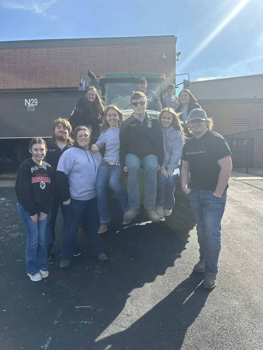CPrairieAg's tweet photo. This is why I do everything I do. As we conclude another successful, but exhausting FFA week the members have reminded me why I chose this career. Seeing them ignite the passion of agriculture in young students minds makes every difficult moment worth it. I ❤️ my job! @CP_FFA https://t.co/zeUYwBKBFW