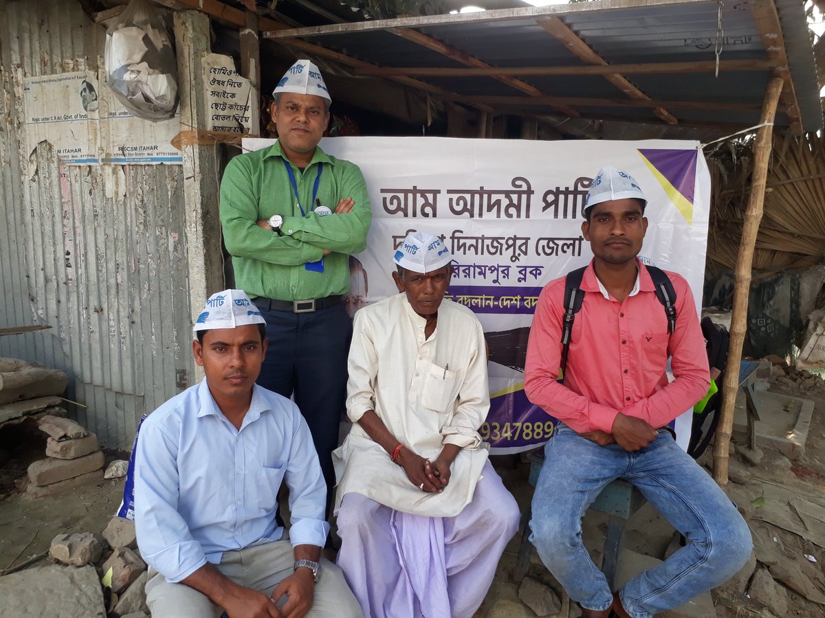 AamAadmiPartyDD's tweet photo. হরিরামপুর ব্লকের সৈয়দপুর পঞ্চায়েতের বিভিন্ন বুথে পোস্টারিং ও ঘরে ঘরে প্রচার কর্মসূচী চলছে।
#পঞ্চায়েত_নির্বাচন
#সৎ_রাজনীতি
#স্বচ্ছ_রাজনীতি
#কাজের_রাজনীতি
#বৈকল্পিক_রাজনীতি
#আম_আদমী_পার্টি
#AAPinBengal
#AAPinDD https://t.co/IC7rflZYy2