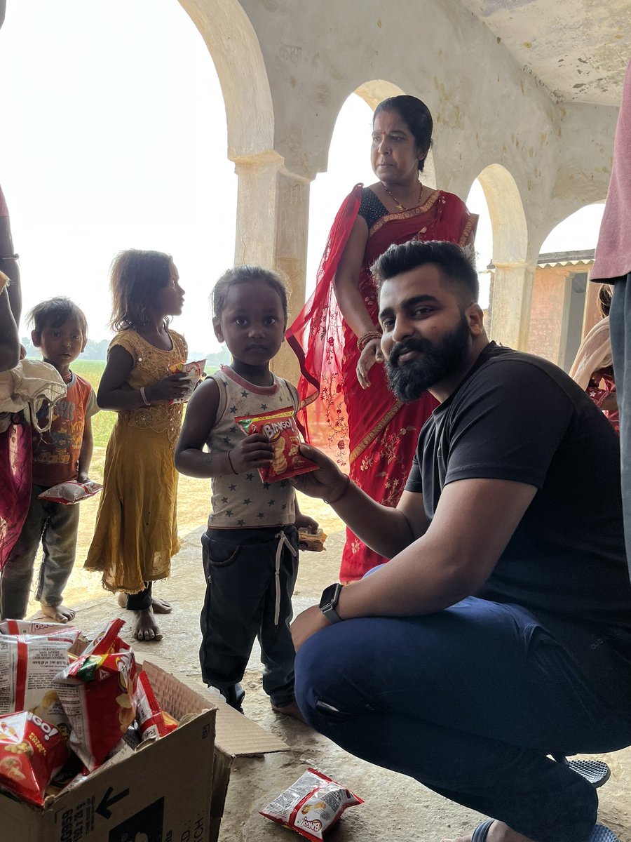 Ishtfoundation's tweet photo. #युवा_बदलाव_की_ओर।। 
@Ishtfoundation की #बिहार_इकाई द्वारा नित्यानंद के नेतृत्व में दरभंगा स्थित बेनीपुर प्रखंड  के मलौल मुसहरी नामक गाँव में असहाय बच्चों के लिए कार्यशाला आयोजित की गयी। जिसमें बच्चों को जीवन में काग़ज, कलम के महत्व के बारे में बताया व https://t.co/Z2uRqQIeon