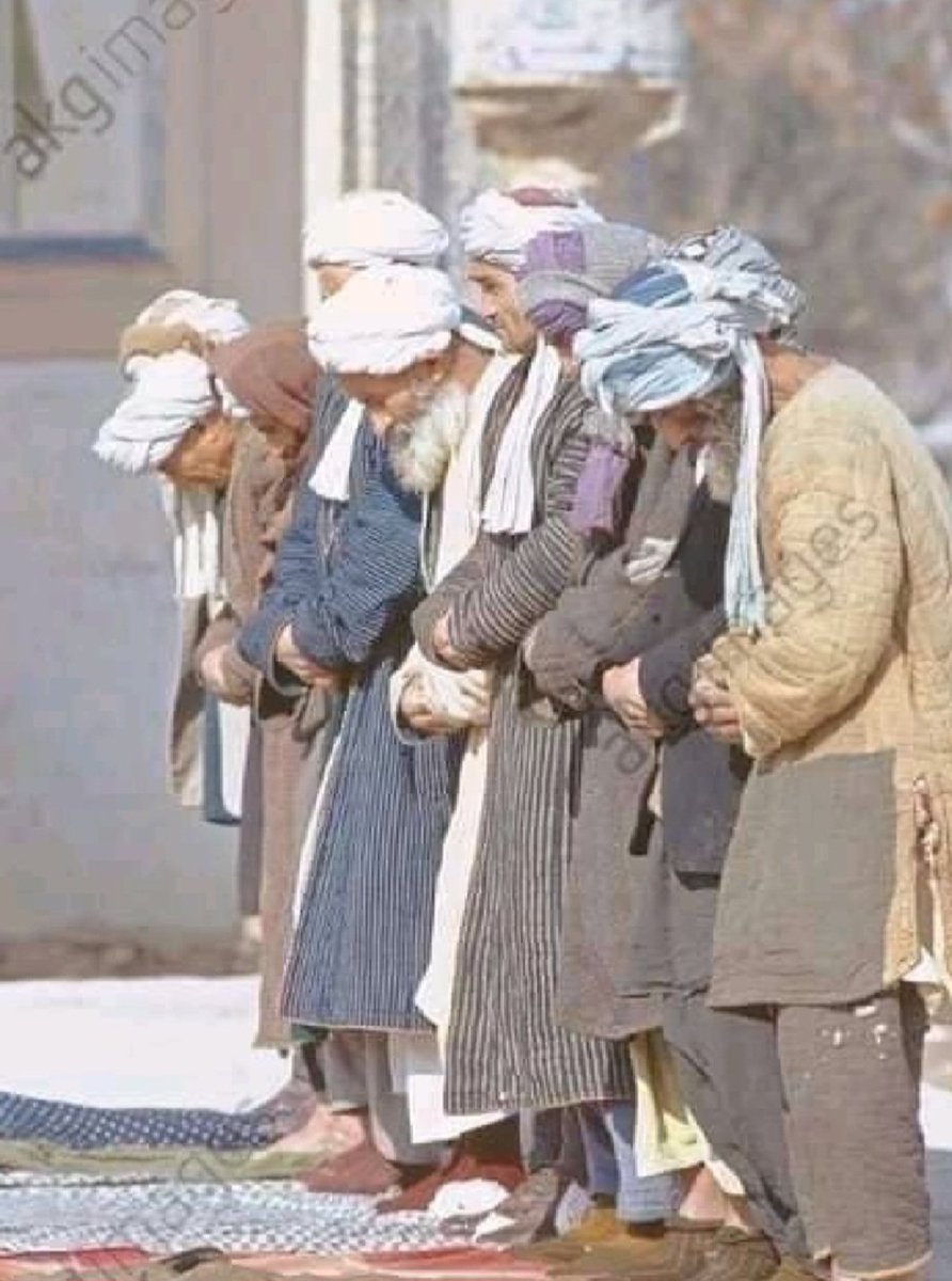 دڵی زیندوو ، ئەو دڵەیە
کە زیکری خوای گەورەی  تیا بێت .

ذكر الله ،
طريق الطمأنينة وراحة البال .