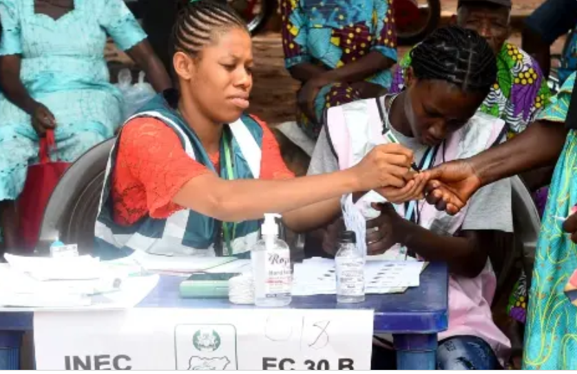 Voting suspended in Sandamu, Katsina as party agent disrupt process
vanguardngr.com/2023/02/nigeri…
#NigeriaElections2023 
#Elections2023 
#Nigeriandecides2023 
#NigeriaDecides