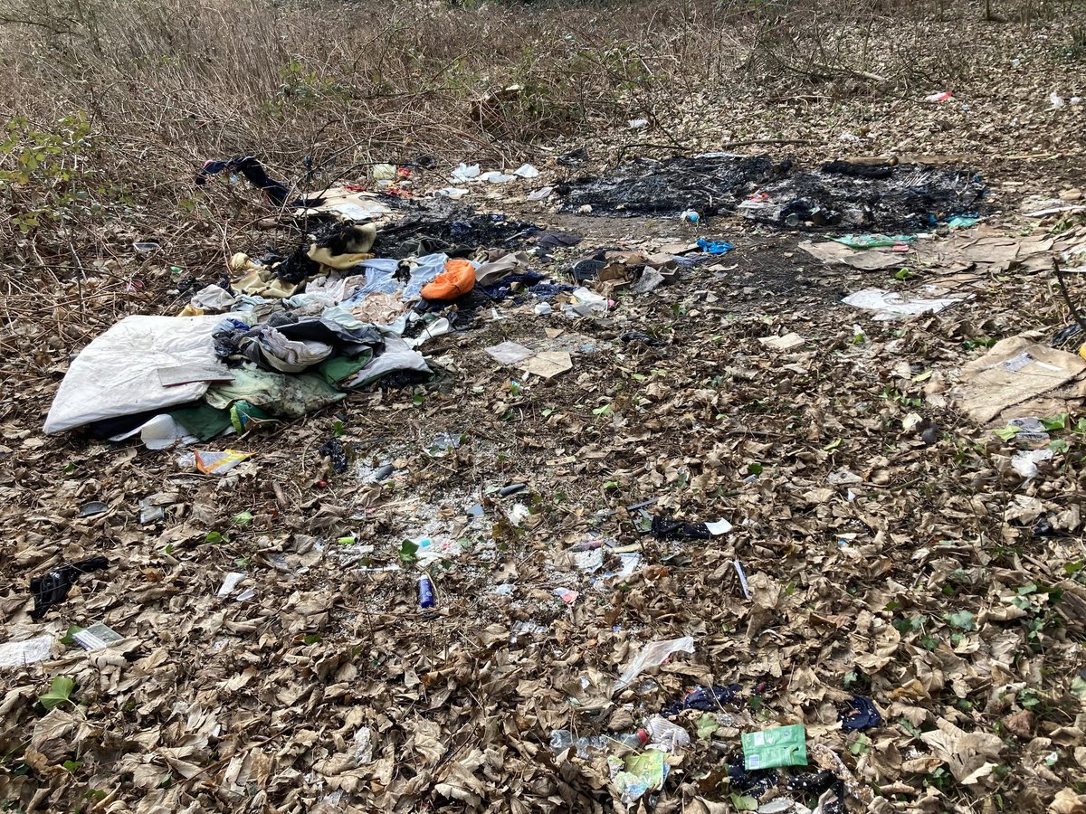 CavershamTidy's tweet image. Today’s amazing team collected copious quantities of rubbish from View Island, inc. office chair, burnt clothes, curtains, tyres, a suitcase, part of a car engine and many more delights. 
The @ParkersCaversh trolley was a workhorse this week. 
#keepcavershamtidy #RG4  #trashtag