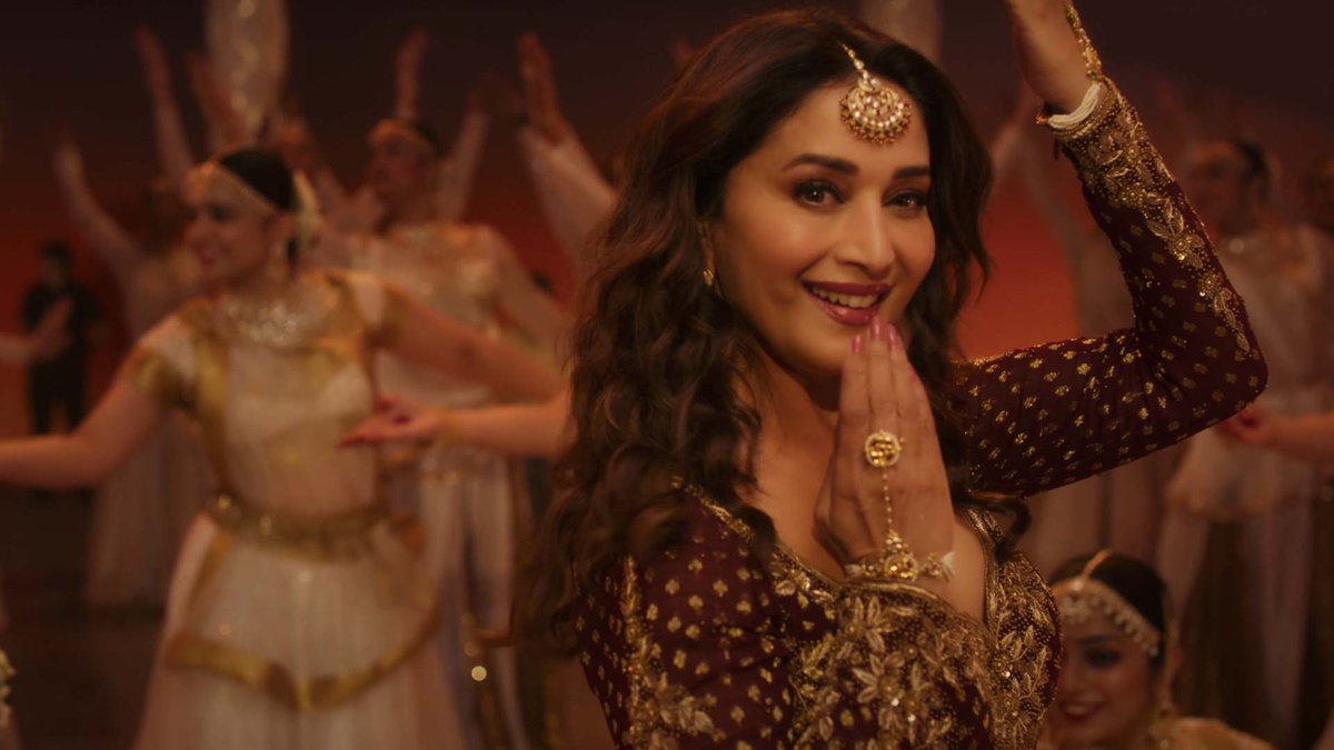 kajolstarr's tweet photo. Since today is ONE YEAR OF THE FAME GAME let's celebrate one of madhuris most iconic and fierceful roles 🥳 @MadhuriDixit #OneYearOfTheFameGame https://t.co/nfV7Wh3VqM