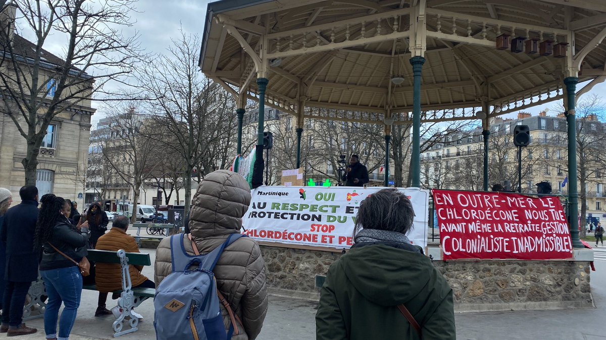 TremplinMedia's tweet photo. 📢⚫️🟢🔴
« Nous exigeons la fin de la persécution des militants locaux, la libération des militants incarcérés, la réparation pour les victimes et  la condamnation des empoisonneurs » proclament d’une même voix les associations présentes aujourd’hui à Paris.»
#chlordecone25FEV https://t.co/kPi4fqPmSF
