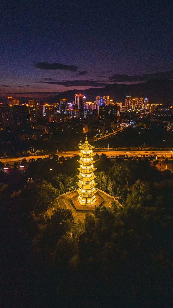 欣赏一下临海的夜景 
good night. #china https://t.co/0yp0hqR0Lz