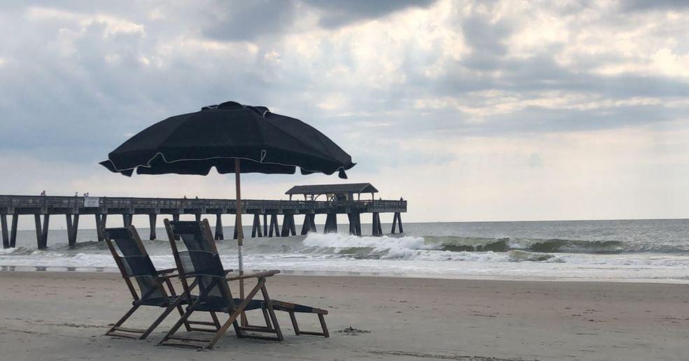 VisitTybee's tweet photo. Shall we save you a seat? #VisitTybee [📸 @barri_travel]
.
.
.

#tybeeisland #tybee #tybeebeach #savannahsbeach #tybeeislandbeach #exploregeorgia #whattodoontybee #beachlife #coastalgeorgia #whattodoinsavannah #tybeelivin https://t.co/MIfhMiJNjJ