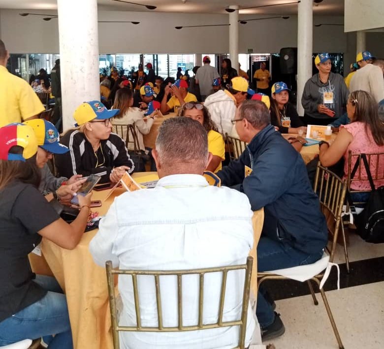 Pr1meroJusticia's tweet photo. Lo que convenga a Venezuela le conviene a Primero Justicia, lo que conviene a Primero Justicia de verdad le conviene a Venezuela. #ConsultaPJ
#Miranda https://t.co/kaDzJ2Gw4Z