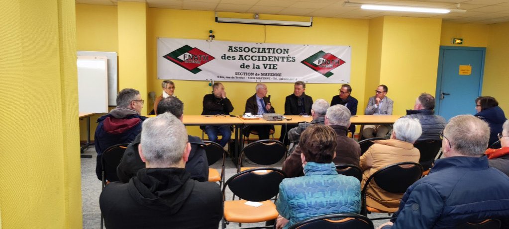 JpLeScornet's tweet photo. Une main tendue… la #FNATH accompagne bénévolement depuis plus d’un siècle celles et ceux, handicapés, accidentés de la vie dans leurs démarches, souvent très complexes, et pour la reconnaissance de leurs droits. En AG, la section de Mayenne a dressé un panorama de leurs actions https://t.co/We6rjC8zTi