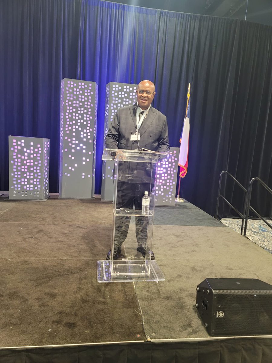 LmcRDC's tweet photo. Organisée à WoodLand par la Chambre de Commerce de Houston, la Conférence sur les perspectives économiques a connu la participation très remarquable du Directeur Général de Lignes Maritimes Congolaises SA, Jean-Claude MUKENDI MBIYAMUENZA. https://t.co/5ZApzg0cDe