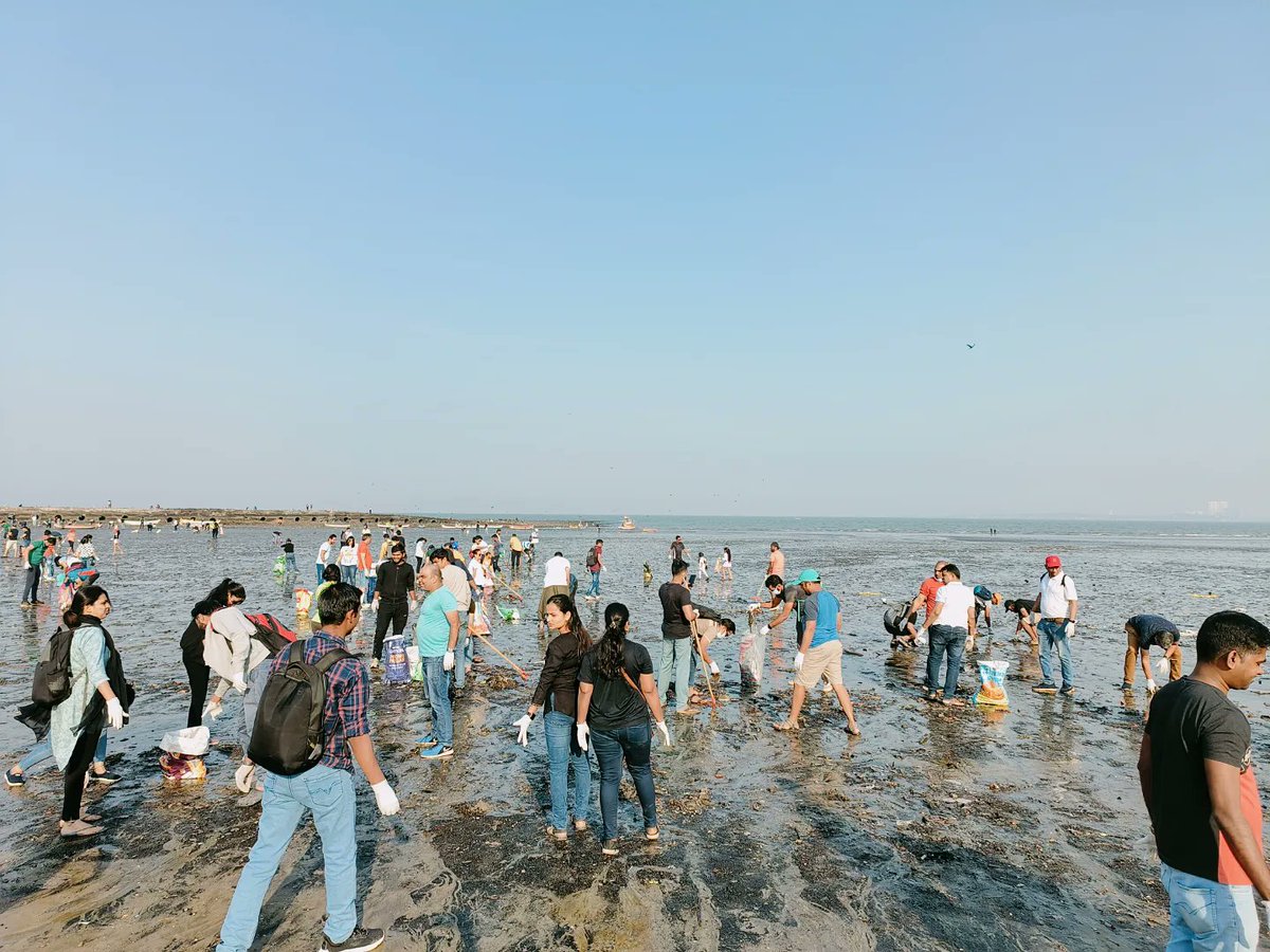 chinukofficial's tweet photo. #Week256
After 3 years of long wait,
we could organise & lead Super Mega Cleanup at Juhu Koliwada with 1000+ warriors from the Mumbai team of @TCS
Thank you to Team TCS for positive collaboration
Crazy Saturday with Crazy warriors just for our Planet
#millionhoursofpurpose https://t.co/NjRsBqFINT