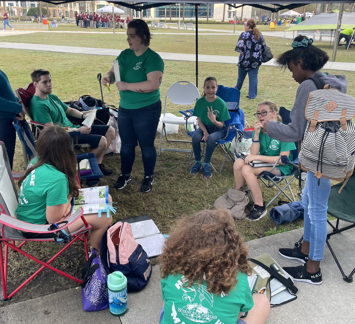 deltona_mrsrob's tweet photo. Heritage Middle preparing for their Science Olympiad Competition with Mrs. Flinn.   #VCScience  @scienceflinn  @hmseaglesFL https://t.co/lTK2uphSoD
