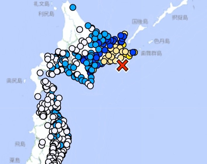 EarthQuakesTime's tweet photo. La Agencia Meteorológica de #Japón 🇯🇵 informó de sismo 6.3.Mj frente a la costa de Kushiro, prefectura de #Hokkaido a 60 kilómetros de profundidad. Alcanzó una intensidad máxima de 5- en la escala de Shindo (VI MM), es decir, fuerte únicamente en el pueblo de #Shibetsu y #Nemuro. https://t.co/OUAeW8NgMy