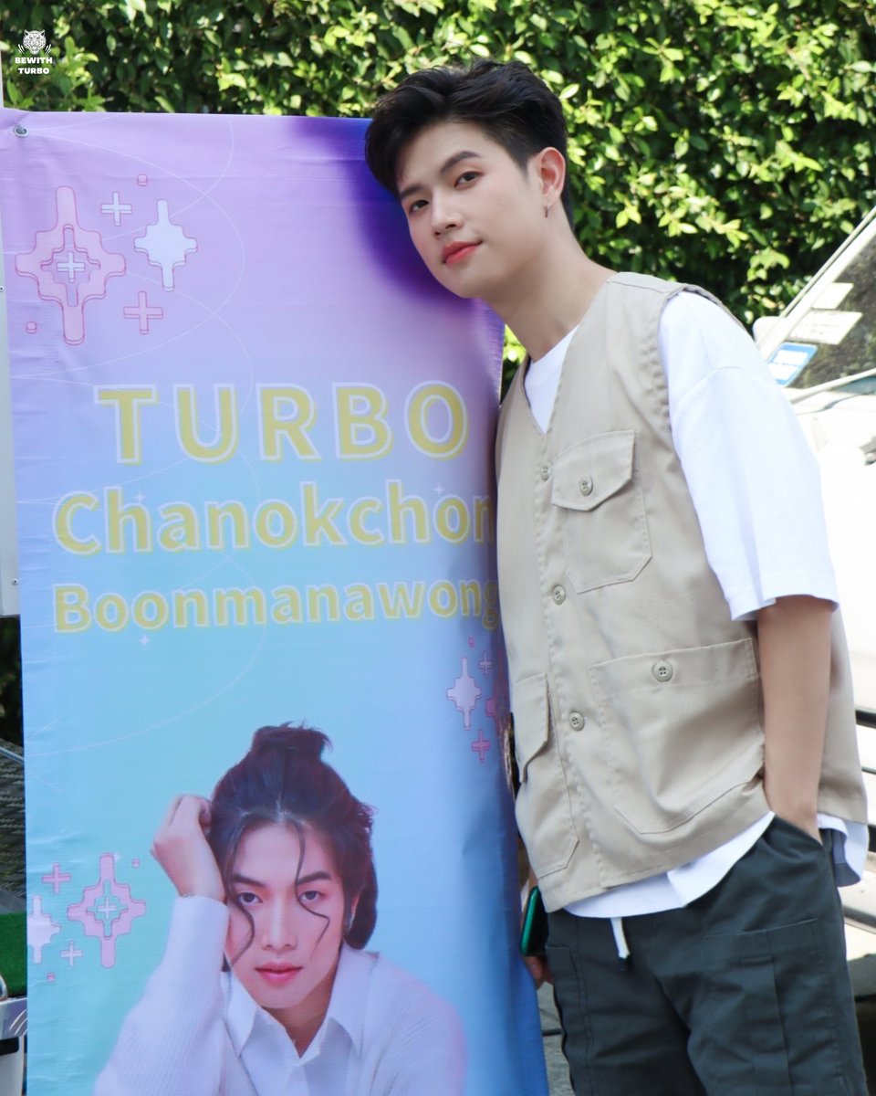 bewith_turbo's tweet photo. คุณเทอร์โบถ่ายรูปกับเทอร์โบ 🙂
#MyUniverseFittingDay #turbotb
#รักติดเทอร์โบ #แคมป์ผีมีรัก
#MyUniverse #TheCampFire https://t.co/t5Ke3ckQO2