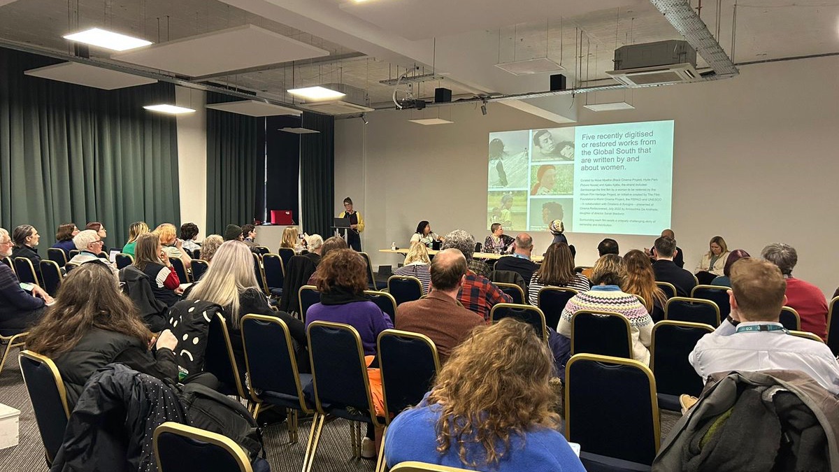 The Future of Film Programming is in full swing! Panel chair <a href="/DelphiLievens/">Delphi(ne) ʕ •ᴥ•ʔ</a>, Toni Lee from <a href="/ReclaimTheFrame/">Reclaim The Frame</a>, Maddy Probst from <a href="/CineRedis/">Cinema Rediscovered</a> and Kate Blowers from <a href="/filmunit/">Film Unit</a> are discussing curating a balanced programme and what streaming services mean for film availability #CCC23