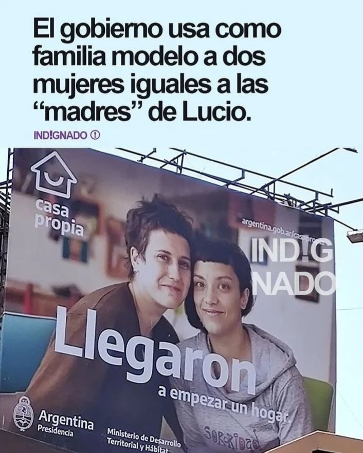 djameqetxpliq61's tweet photo. #homoparentalidad - Busquemos un tipo de familia disfuncional
No, no tanto https://t.co/fWHPfCmJdi