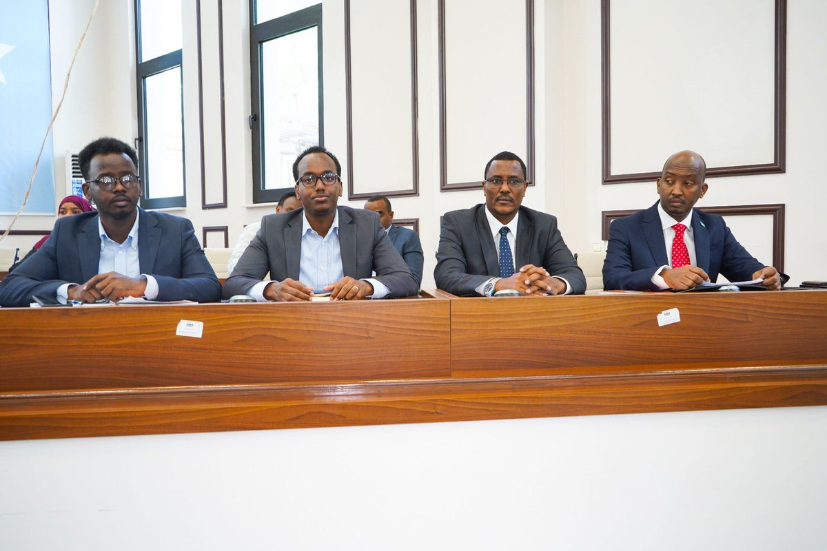 MFBESomalia's tweet photo. The Minister of fisheries @Mr_ahmedaden part of his reform plan, he explained today at the parliament the amendment of Somali Fisheries act, the bill is compatible with the federal system of the country, contributes the economic growth, aligned with regional &amp; international laws. https://t.co/bmYfYktp90