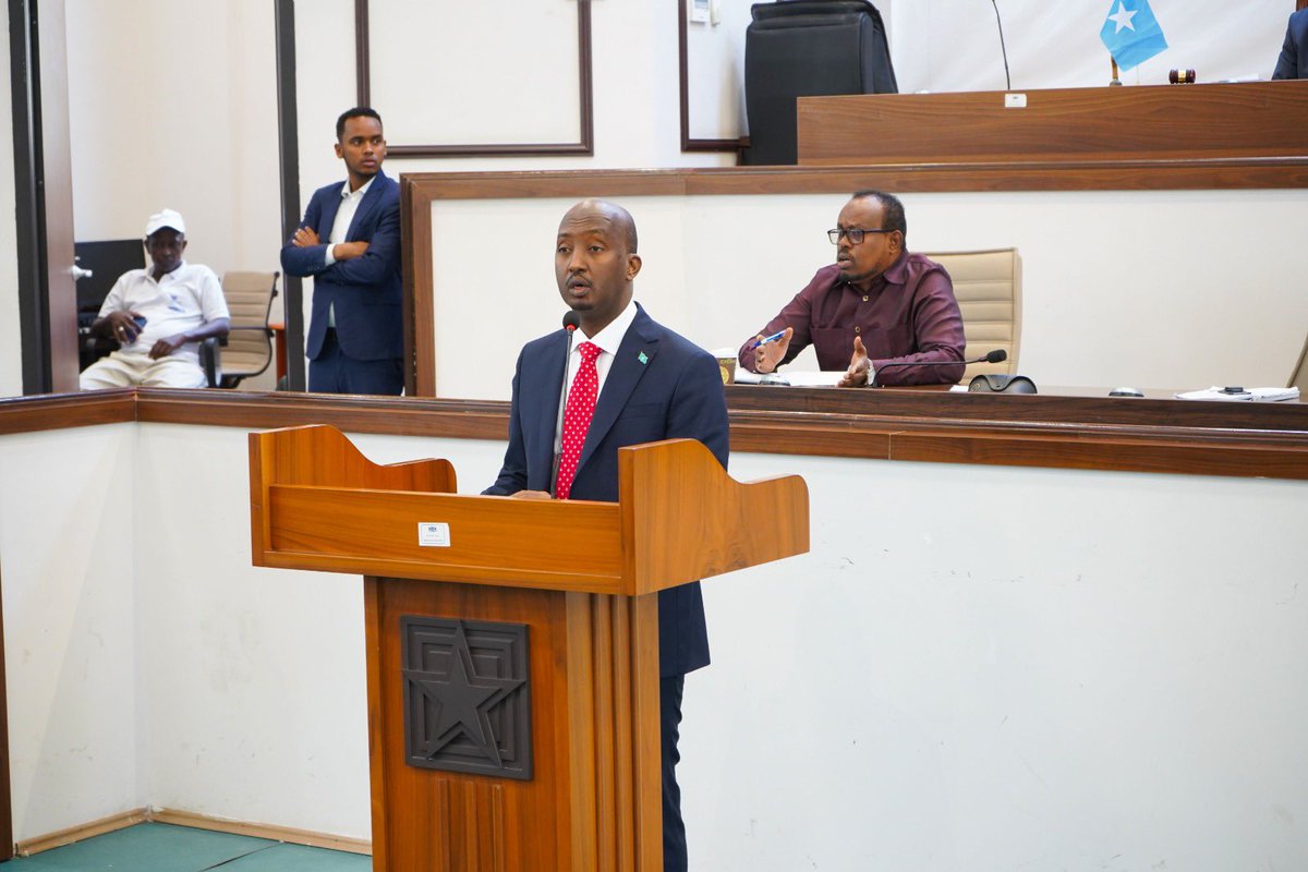 MFBESomalia's tweet photo. The Minister of fisheries @Mr_ahmedaden part of his reform plan, he explained today at the parliament the amendment of Somali Fisheries act, the bill is compatible with the federal system of the country, contributes the economic growth, aligned with regional &amp; international laws. https://t.co/bmYfYktp90